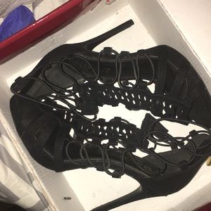 LACE UP CAGE HEEL
Style #Y82796